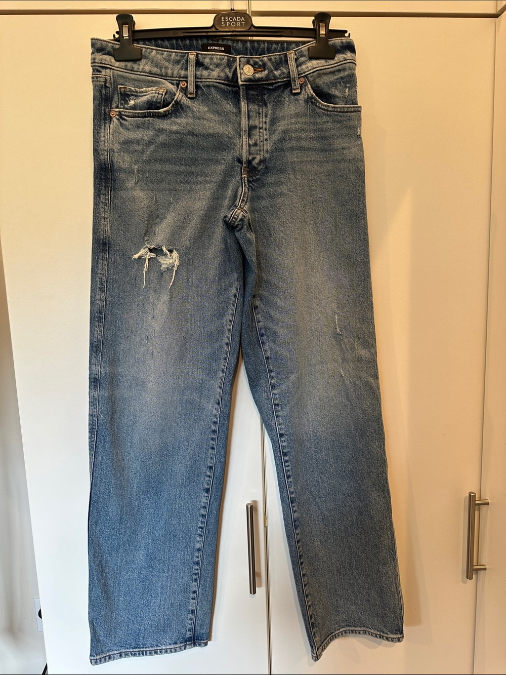 Express Women’s Blue Straight-Leg Low Rise Jeans with Distressed Knee